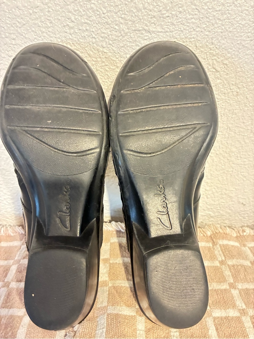 Clarks Clogs (8) - Picture 8 of 9